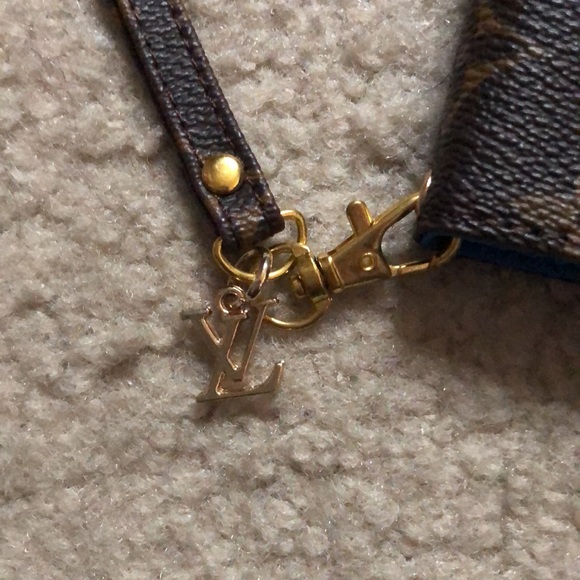 iPhone 7 Louis Vuitton case super cute - Picture 4 of 5